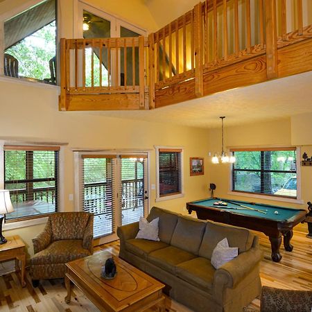 Bear Footin' On The Creek Villa Гетлинбург Стая снимка