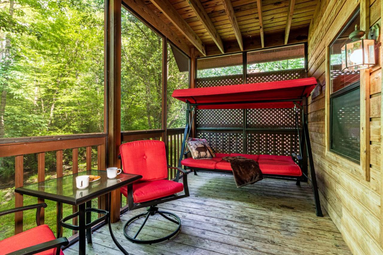 Bear Footin' On The Creek Villa Гетлинбург Екстериор снимка